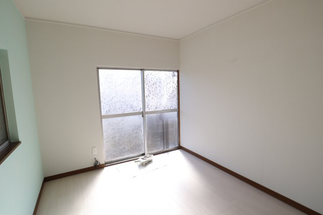 橿原市地黄町戸建の洋室