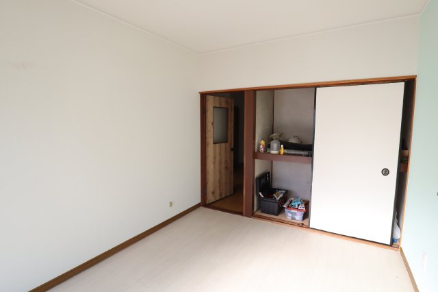 橿原市地黄町戸建の洋室