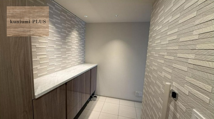 北浜ミッドタワーの玄関