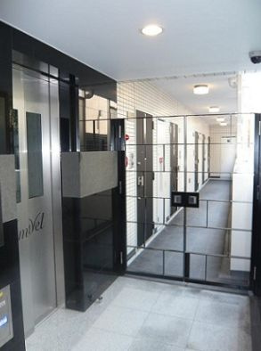 アマヴェル鷺ノ宮のエントランス|お洒落なエレベーターホールです。