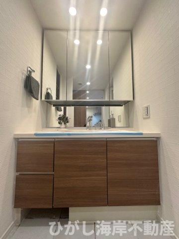オハナ平塚袖ヶ浜の独立洗面台|新規リフォーム完了！　三面鏡化粧台
