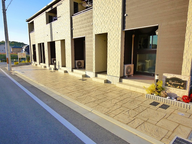 レガーメ　Ⅱのエントランス|毎日通るエントランスはこのようになっています