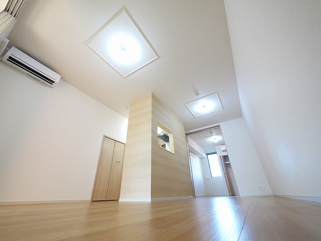 レガーメ　Ⅱの居間・リビング|こちらのリビングで趣味の時間をお楽しみください