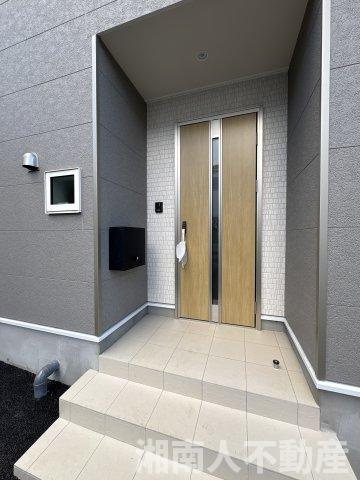 平塚市岡崎　新築戸建の玄関|玄関です