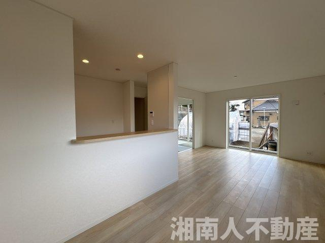 平塚市岡崎　新築戸建の居間・リビング|おしゃれなリビングです