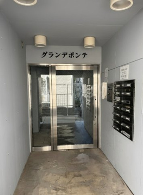 【エントランス】 | グランデポンテ | オートロック付のエントランス