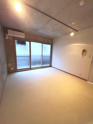 【居間・リビング】 | グランデポンテ | コンクリートうちっぱなしがおしゃれな洋室