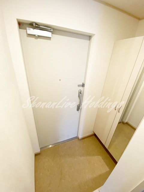 厚木市栄町２丁目のアパートの玄関|シューズボックスございます♪