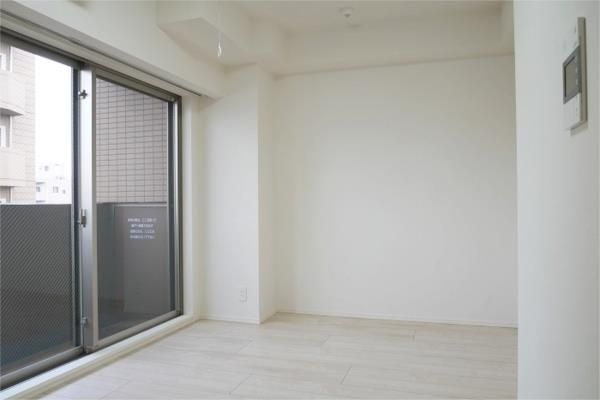 ジェノヴィア新御徒町スカイガーデンの居間・リビング