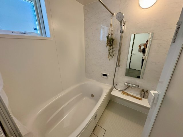 南国市大そね甲　未使用一戸建ての浴室|窓付き＆浴室乾燥機でいつも快適なバスルーム♪湿気がこもりにくくカビ対策もばっちり◎