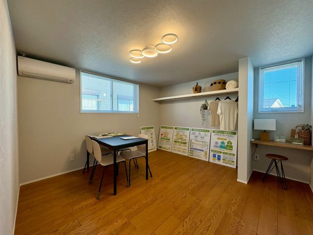 南国市大そね甲　未使用一戸建ての寝室|広々主寝室で心地よいひととき☾　　クローゼット＆デスク付きで収納も在宅ワークも快適♪