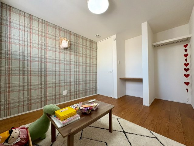 南国市大そね甲　未使用一戸建ての洋室|洋室にはデスクカウンターやハンガーレールが備わっています☆