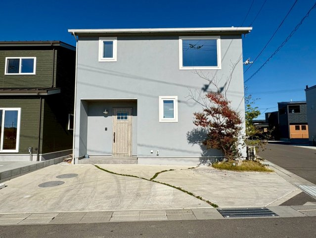 南国市大そね甲　未使用一戸建てのその他|外観もかわいらしいお家です♪シンボルツリーがおしゃれな佇まいを演出しています。