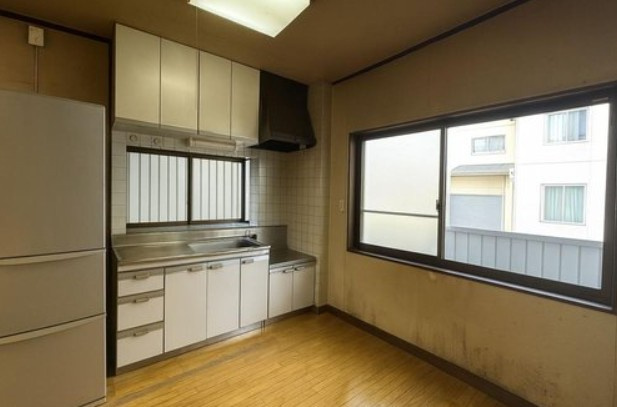 高知市二葉町　　中古一戸建てのキッチン|1階ダイニングキッチン♪１階２階に水回りあり！