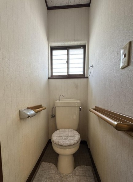 高知市二葉町　　中古一戸建てのトイレ|１階トイレ
