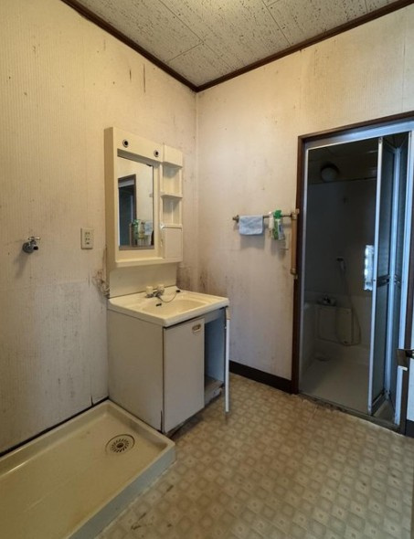 高知市二葉町　　中古一戸建ての脱衣所|１階脱衣所