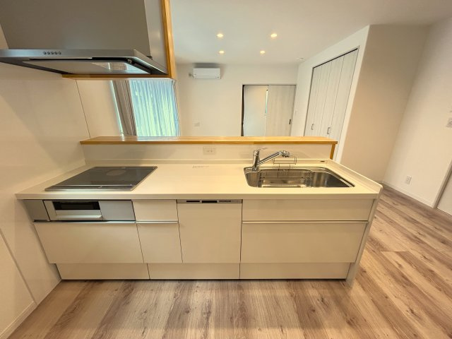 高知市潮新町　新築一戸建てのキッチン|食洗器付きの対面キッチン☆家族の顔を見ながら家事ができます☆