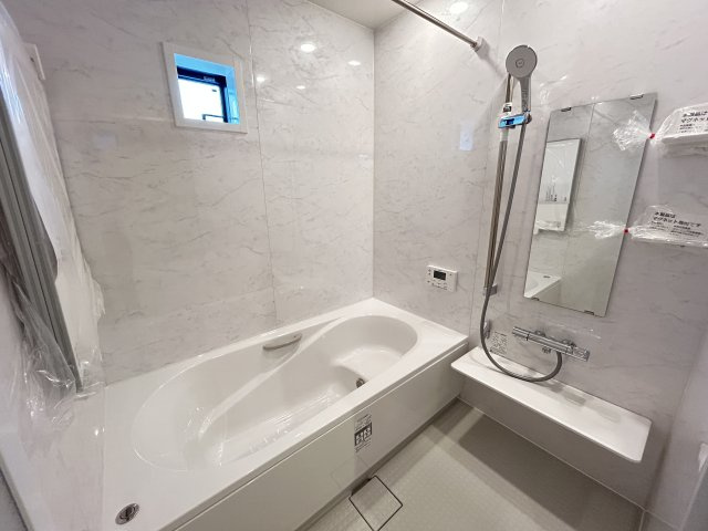 高知市潮新町　新築一戸建ての浴室|全面大理石調パネルの浴室は高級感があり汚れが付きにくいです◎