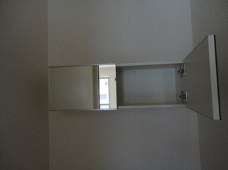 【トイレ】 | ヴィラ田中C | 収納戸棚