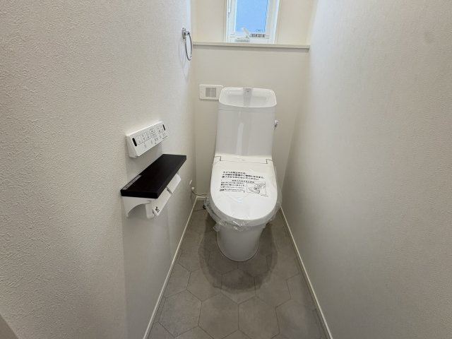 明石市魚住町金ヶ崎新築戸建２号棟のトイレ