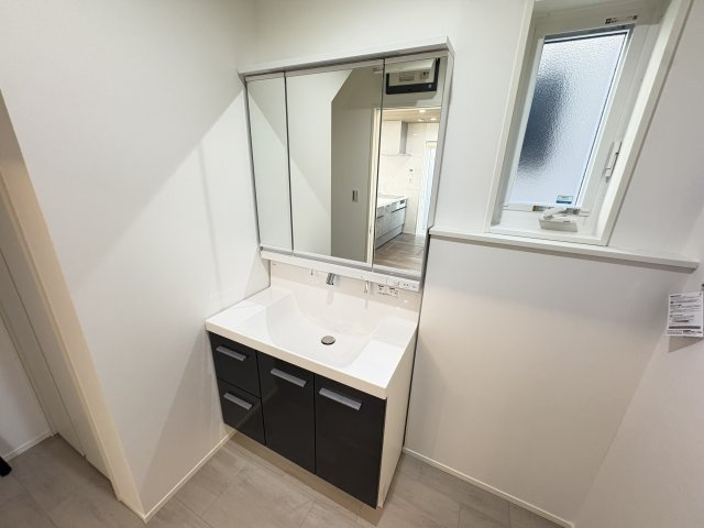 明石市魚住町金ヶ崎新築戸建２号棟の独立洗面台