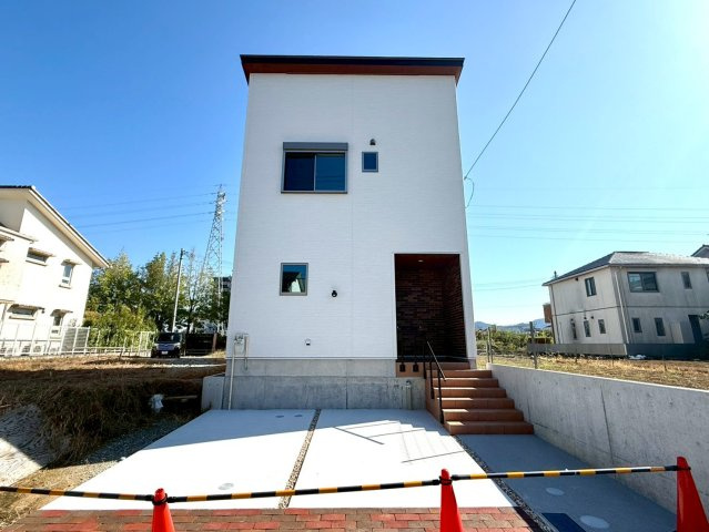 高知市一ツ橋町　新築一戸建ての外観|光がたっぷり降り注ぐ、あたたかい暮らし♪