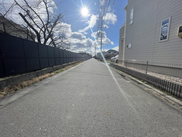 中古戸建・中古住宅　郡山市富久山町福原塩島　行健小・行健中の前面道路含む現地写真|前面道路は約5ｍあり、車の出し入れもしやすいです。