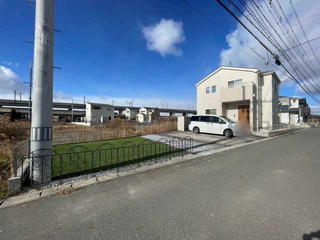 中古戸建・中古住宅　郡山市富久山町福原塩島　行健小・行健中の庭|駐車場も広々で、芝のお庭でも遊べます。