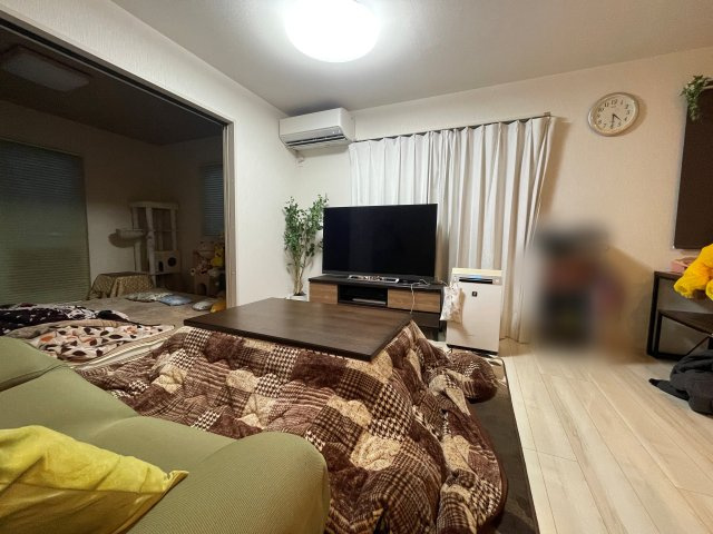 中古戸建・中古住宅　郡山市富久山町福原塩島　行健小・行健中の居間・リビング|広々リビングで、家具のレイアウトも自由に配置できます！