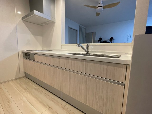 中古戸建・中古住宅　郡山市富久山町福原塩島　行健小・行健中のキッチン|すっきりとしたキッチンは使い勝手も良く、対面式で家族との会話も弾みます！