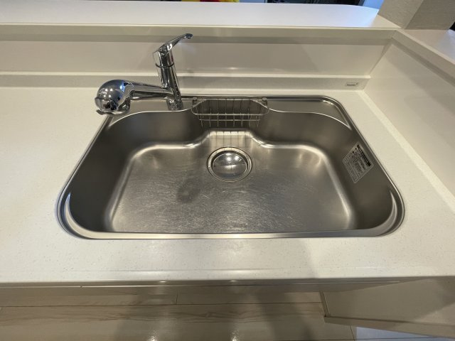 中古戸建・中古住宅　郡山市富久山町福原塩島　行健小・行健中のキッチン|広めのシンクは、日々の洗い物も楽にできそうです。