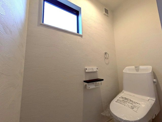 高知市鴨部　新築一戸建て（西棟）のトイレ|２階にもトイレがあると安心ですね。
