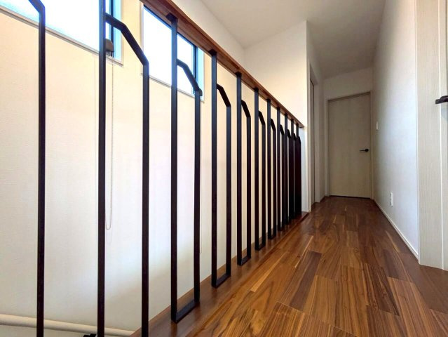 高知市鴨部　新築一戸建て（西棟）のその他|おしゃれで抜け感のあるアイアンの腰壁。
