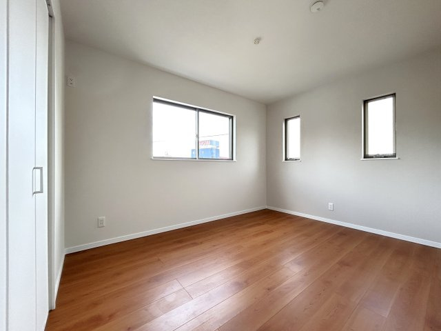 高知市朝倉己　新築一戸建ての洋室|シンプルデザインで家具が合わせやすい洋室。使い勝手の良い間取りが魅力。