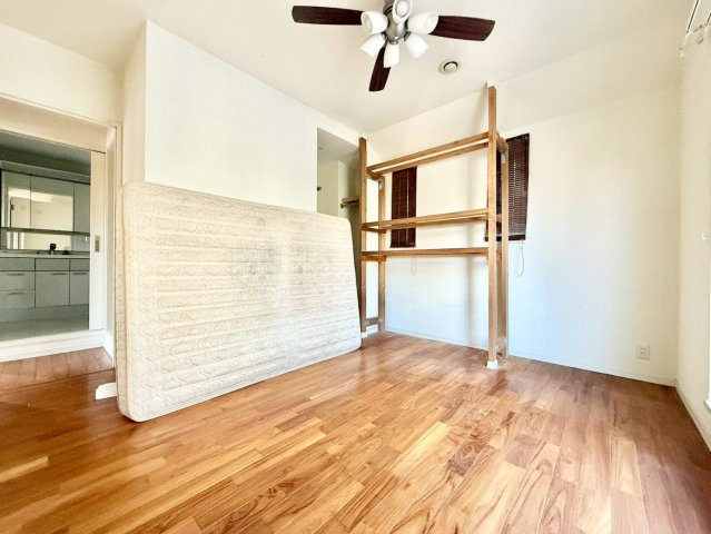 世田谷区岡本3丁目　中古戸建の洋室|木のぬくもりが感じられるナチュラルな雰囲気に仕上がった室内です。

現地ご見学希望・資料請求などお気軽にお問い合わせ下さい！
03-5990-5201