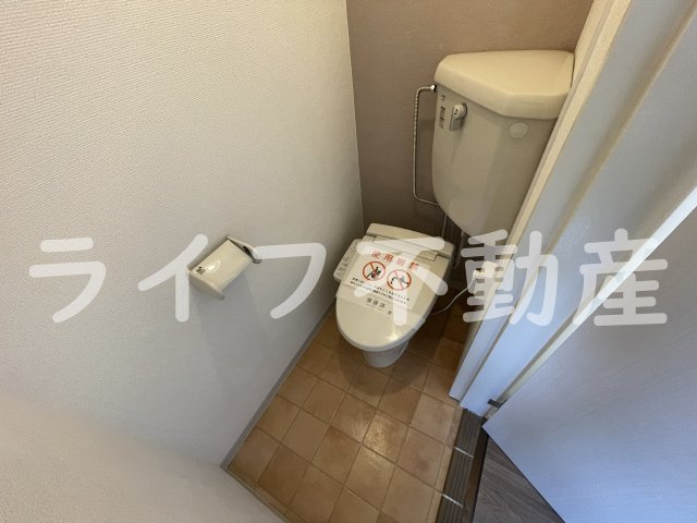 日の出コーポのトイレ|ゆったりとした空間のトイレです