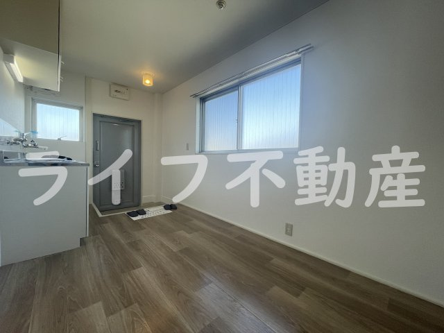 日の出コーポの居間・リビング|使いやすい居間です