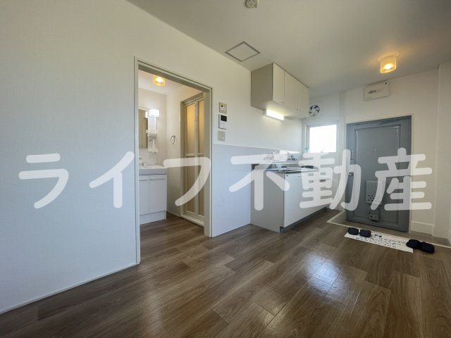 日の出コーポの居間・リビング|使いやすいリビングです