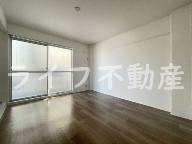 日の出コーポの寝室|開放的な寝室です