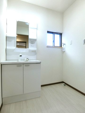 新潟市西区坂井東3丁目の独立洗面台