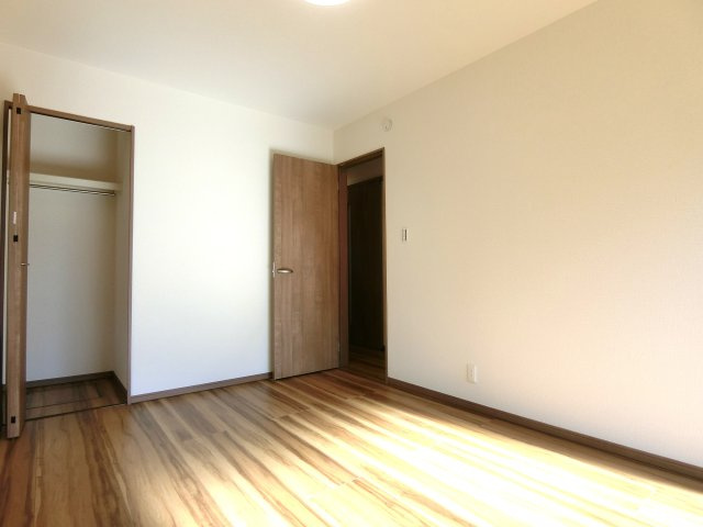 新潟市西区坂井東3丁目の洋室