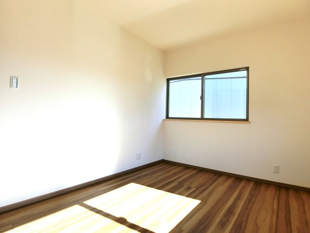 新潟市西区坂井東3丁目の洋室