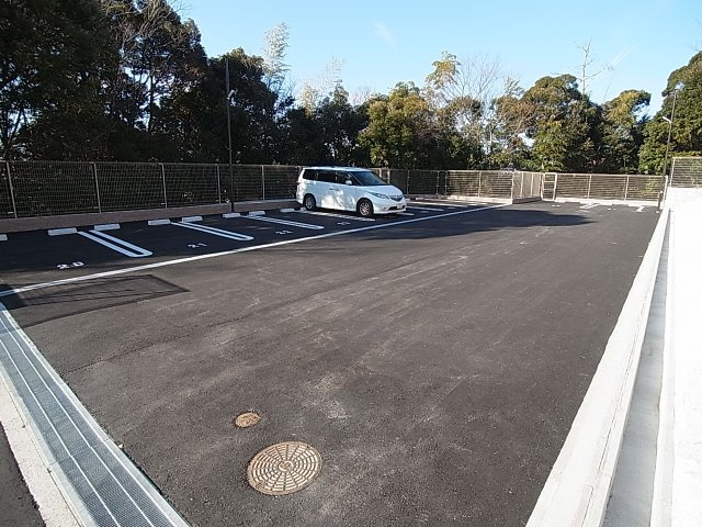 ピアチェ鈴蘭の駐車場|敷地内駐車場が1台分無料、2台目も契約可能