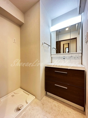 【洗面所】 | リベラ マーロⅢ | 明るい洗面所です