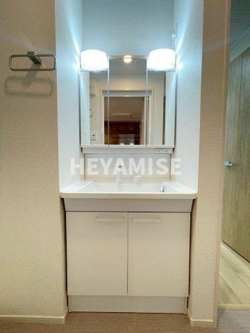 エバーグリーンⅡB棟の独立洗面台|※反転間取りのお部屋の画像です※現況を優先します