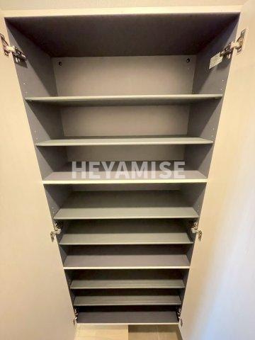 エバーグリーンⅡB棟の玄関|※反転間取りのお部屋の画像です※現況を優先します