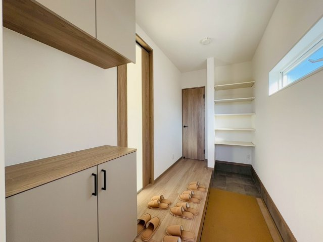 香美市土佐山田町C号地　新築一戸建ての玄関