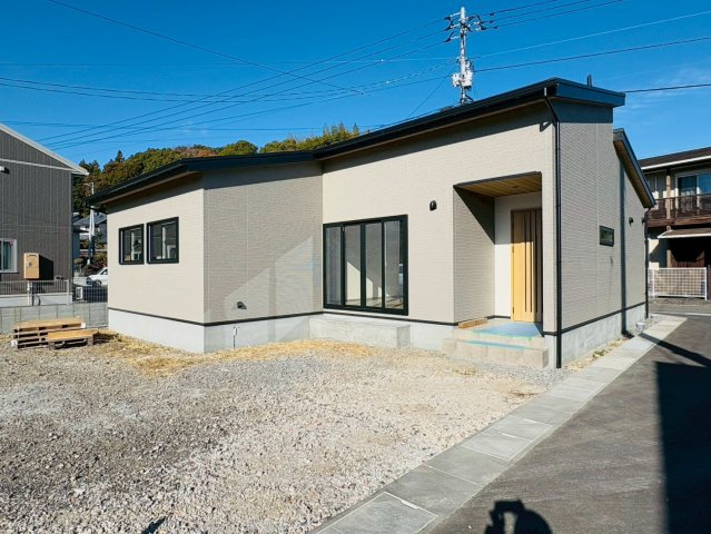 香美市土佐山田町C号地　新築一戸建ての外観|並列2台駐車OKのゆとり敷地。シンプルで落ち着いた平屋の暮らし。