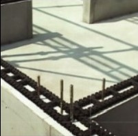 ハートフルタウン御幸ヶ原町31番　A号棟の構造・工法・仕様|土台から基礎を分離させ、土台からの湿気を基礎へ浸透するのを防ぎます。また、床下換気が可能です。