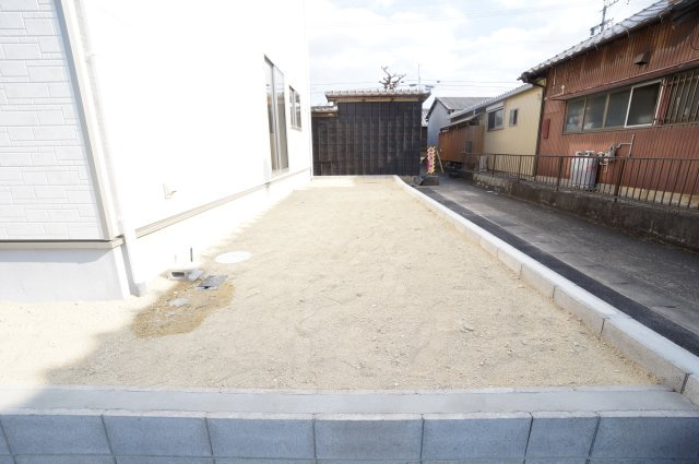 クレイドルガーデン美浜町奥田第8　2号棟の庭|南側にお庭あり